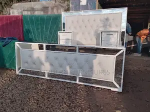 6/6 Mirrored Bed