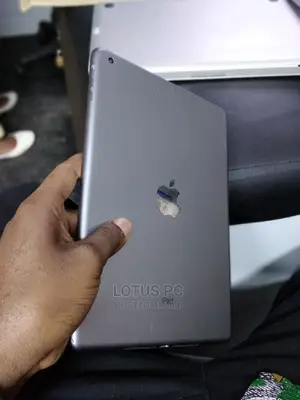 Apple iPad Air 32 GB Gray