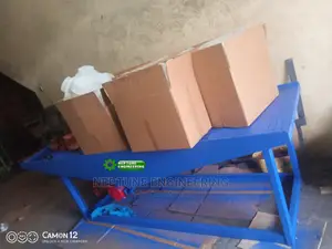 Vibrating Table Machine