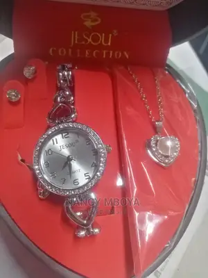 4 in 1 Gift Set With Free Gift Box Mirror.