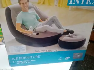 Inflatable Seat With Free Pump