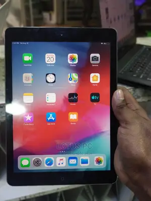 Apple iPad Air 32 GB Gray