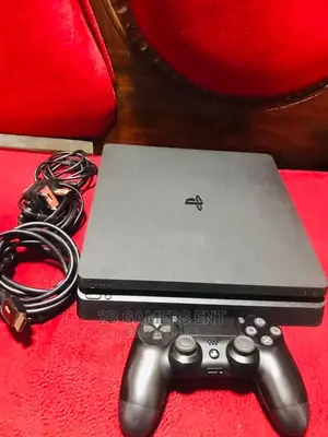 Slim Play Station 4, Used and Clean