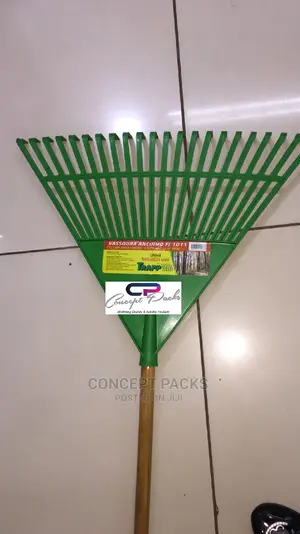 Trapp Plastic Rake - With Handle.