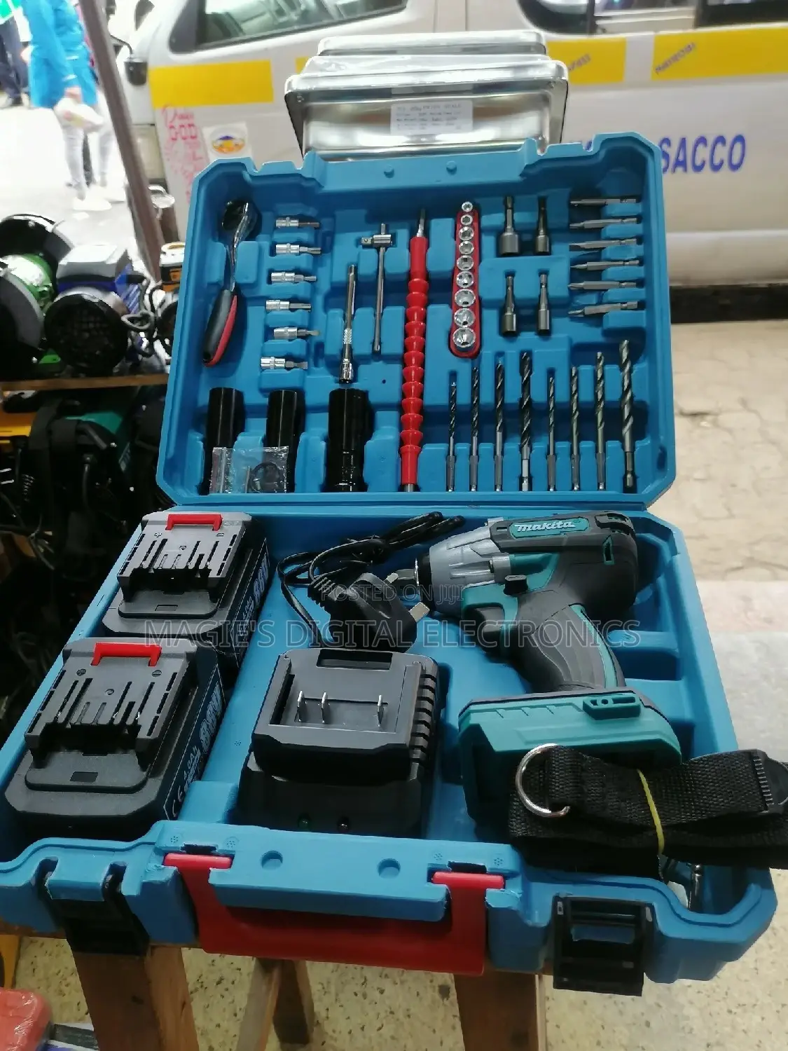 Makita Impacts Drill