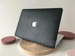 Elegant Brown Crocodile Style Macbook Pro Case for 13 M1