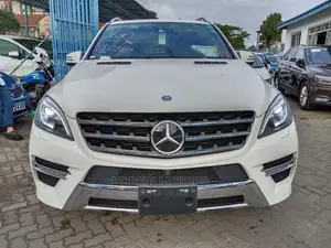 Mercedes-Benz M Class 2015 Off White
