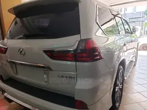 Lexus LX 2018 White