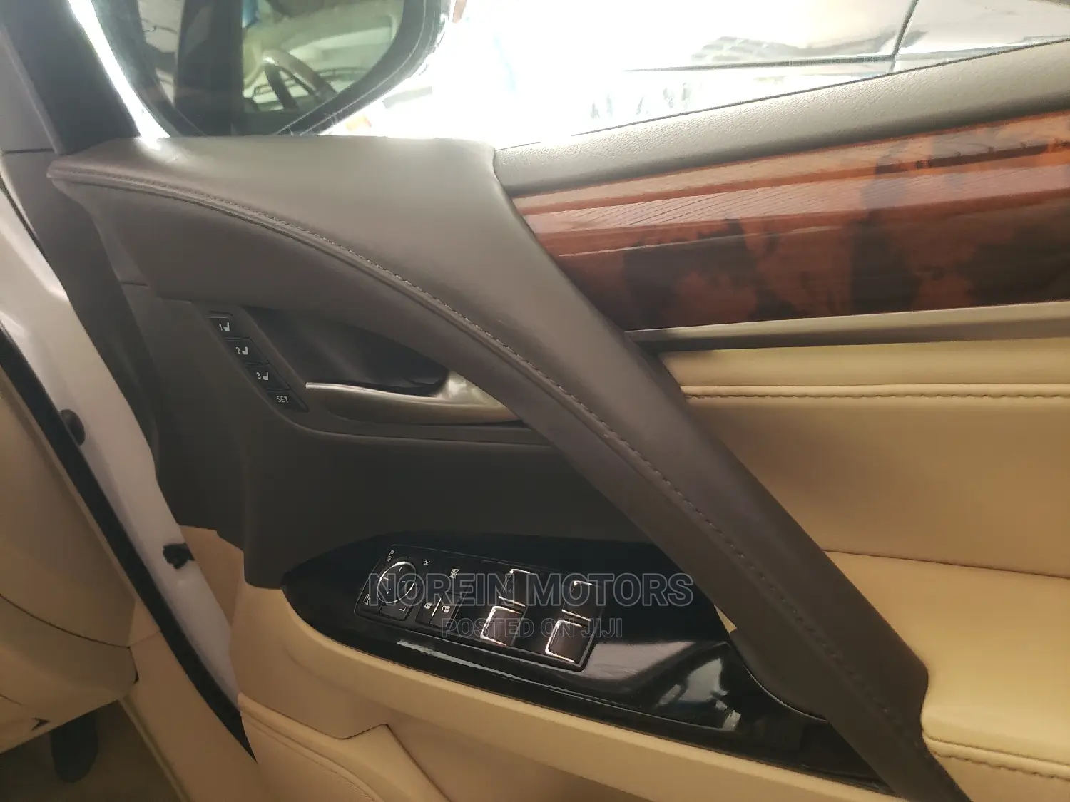 Lexus LX 2018 White