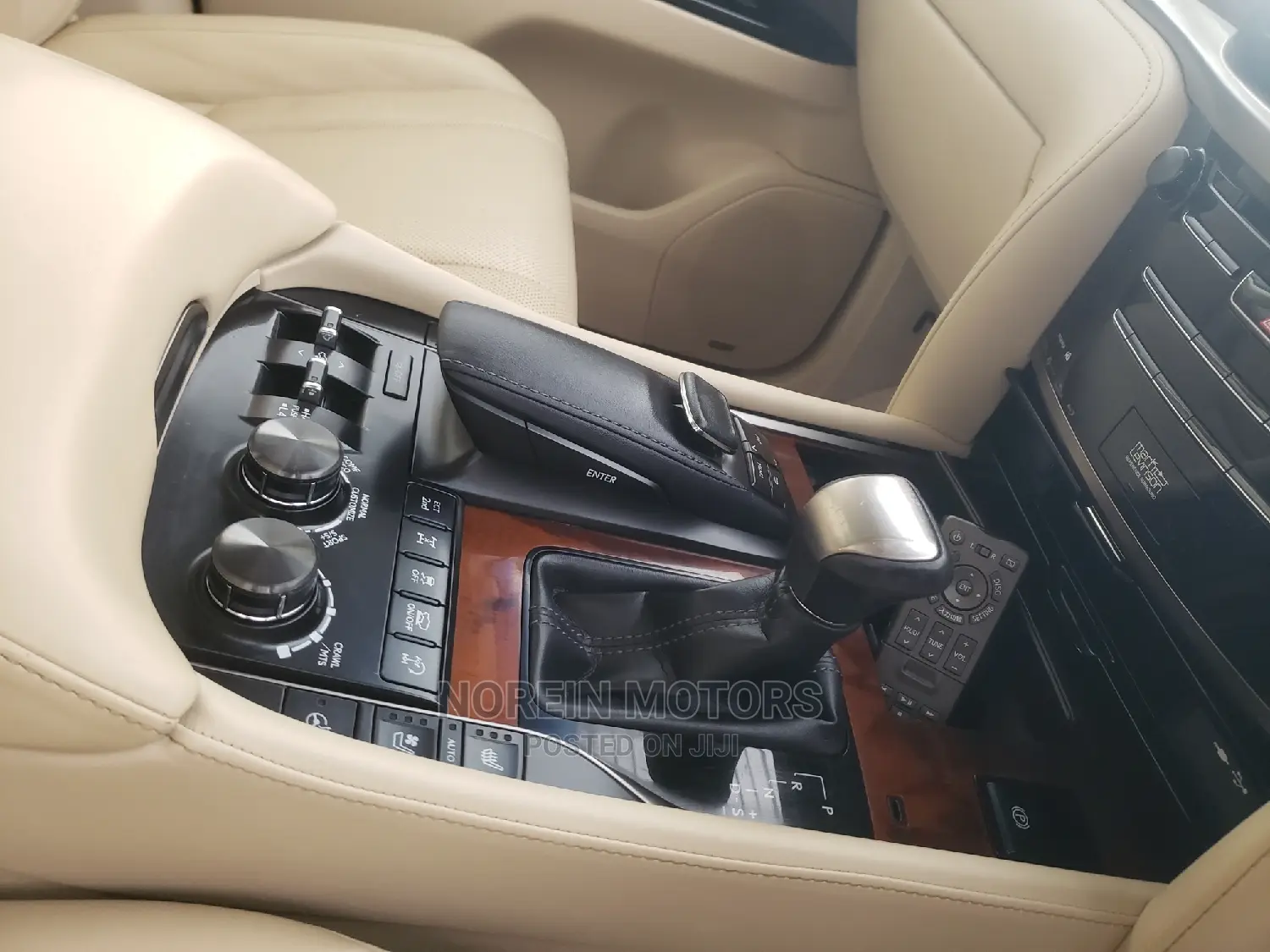 Lexus LX 2018 White