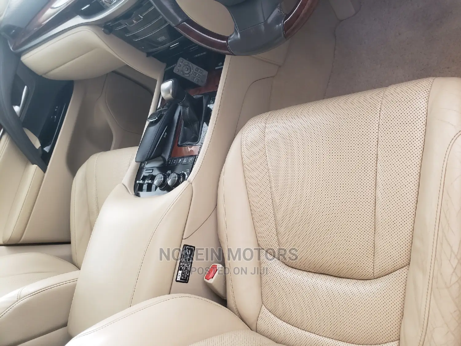 Lexus LX 2018 White