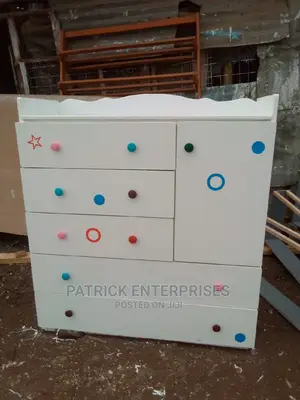 Morden Chest of Drawers