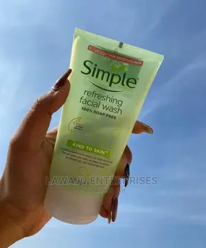 Simple Refreshing Facial Wash Kind to Skin