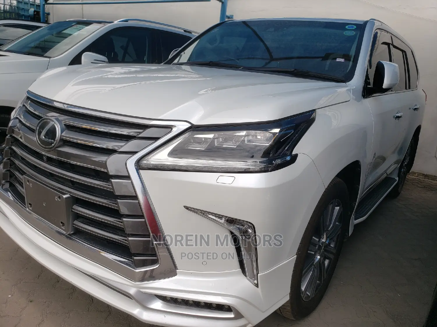 Lexus LX 2018 White