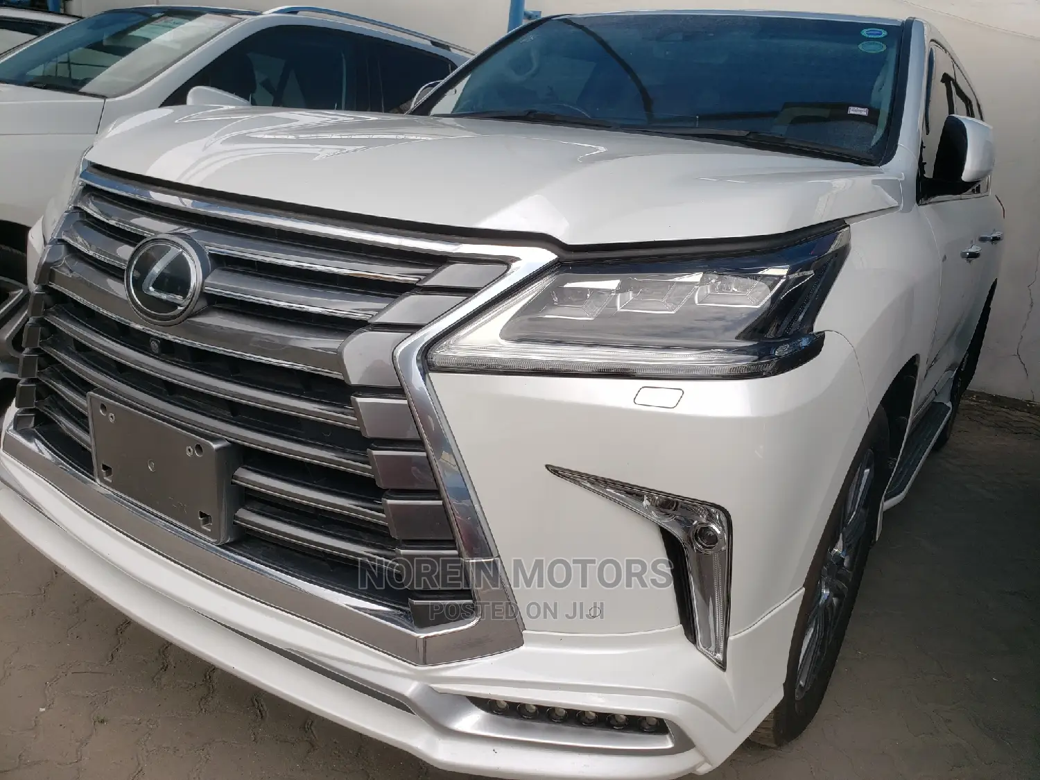 Lexus LX 2018 White