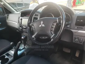 Mitsubishi Pajero 2015 Off White