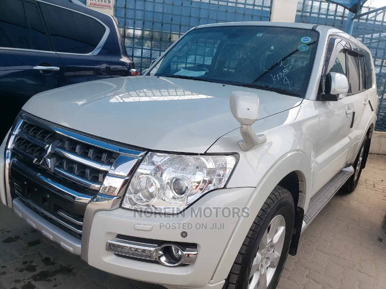 Mitsubishi Pajero 2015 Off White