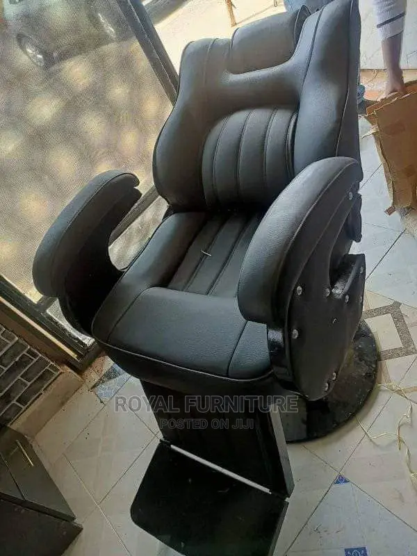 Kinyozi Seat