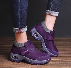 Sneakers - Size 38