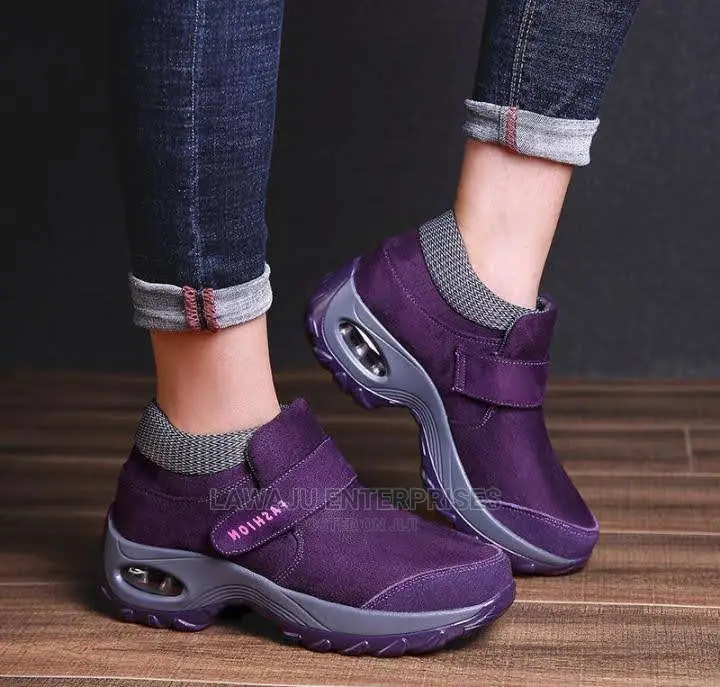 Sneakers - Size 38