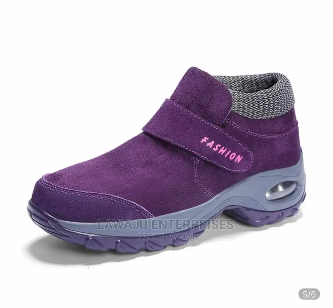 Sneakers - Size 38