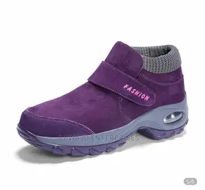 Sneakers - Size 38