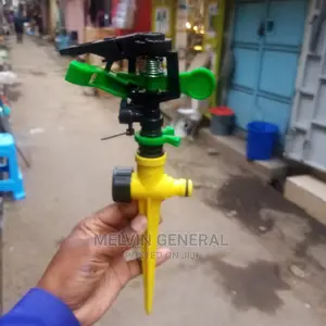 Adjustable Plastic Splinkler 1/2"