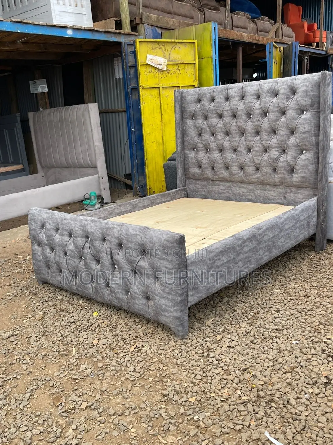 5/6 Tufted Bed