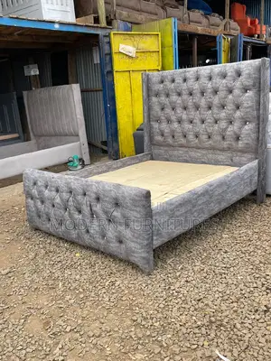 5/6 Tufted Bed