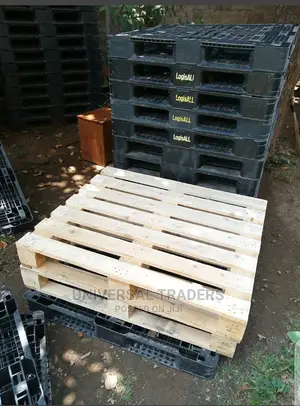 Wood/Plastic Pallets