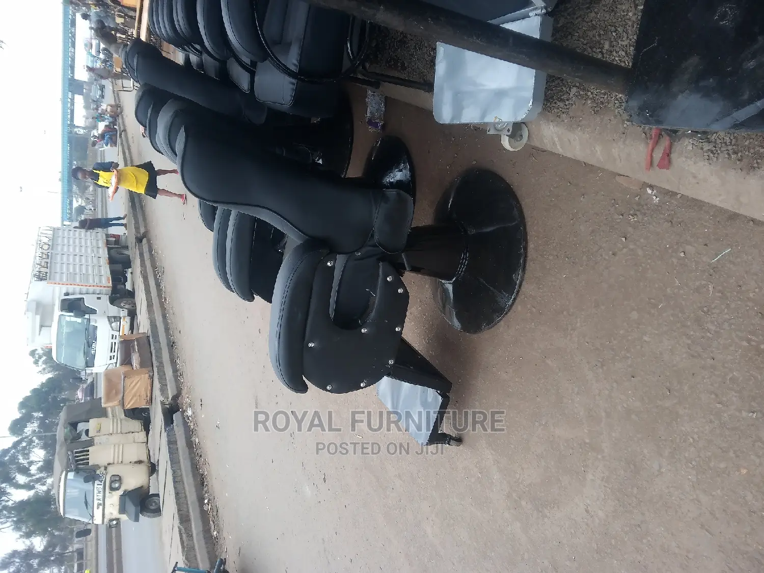 Kinyozi Seats
