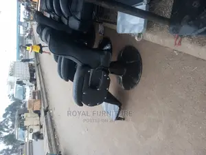 Kinyozi Seats