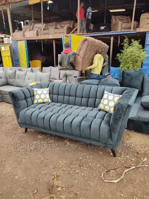 3 Seater With High Stand