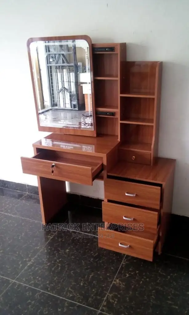Morden Dressing Table With a Sliding Mirror