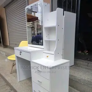 European Morden Dressing Table With a Sliding Mirror