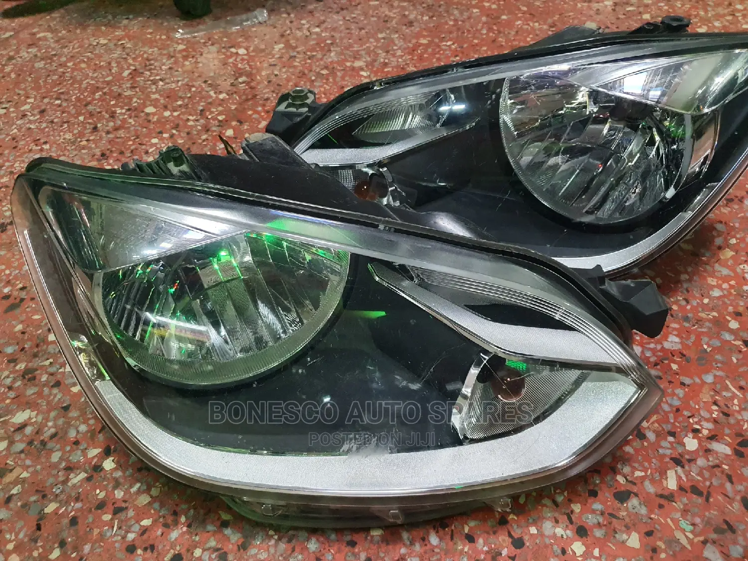 VW UP! Headlight Assembly