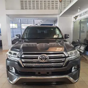 2015 Land Cruiser Toyota - Gray - Pre-owned SUV with Off-Road Capability