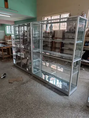 Custom Glass Displays