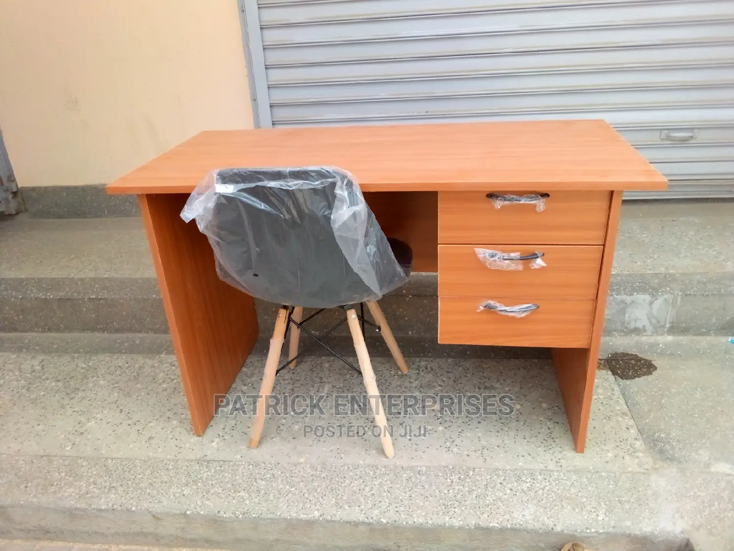 1.2 Mtrs Office Desk Plus Imported Eames Chair