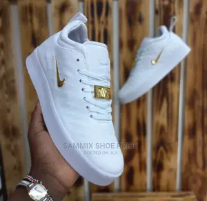 Nike Tiempo
