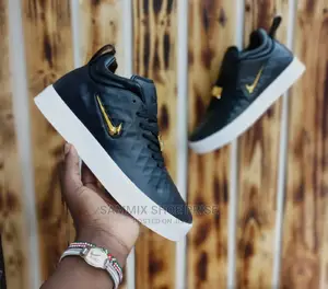 Nike Tiempo