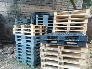 Pallets - Wood Plastic