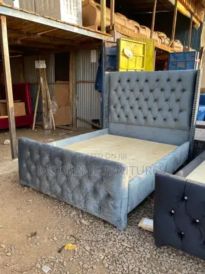 5/6 Tufted Bed