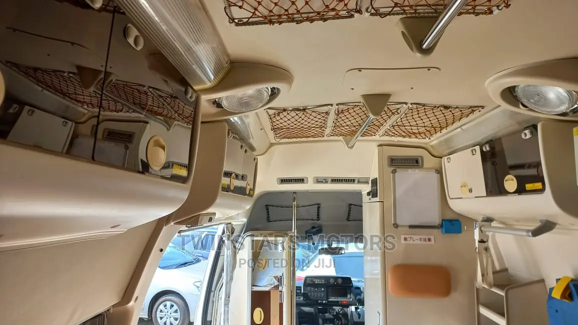 Toyota HiAce 2015 White