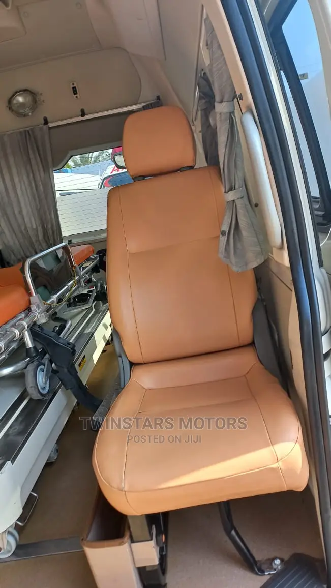 Toyota HiAce 2015 White