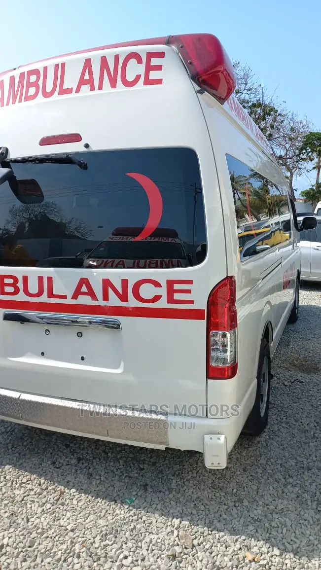 Toyota HiAce 2015 White