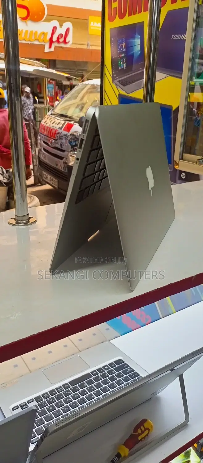 Laptop Apple MacBook Air 4GB Intel Core I5 SSD 250GB