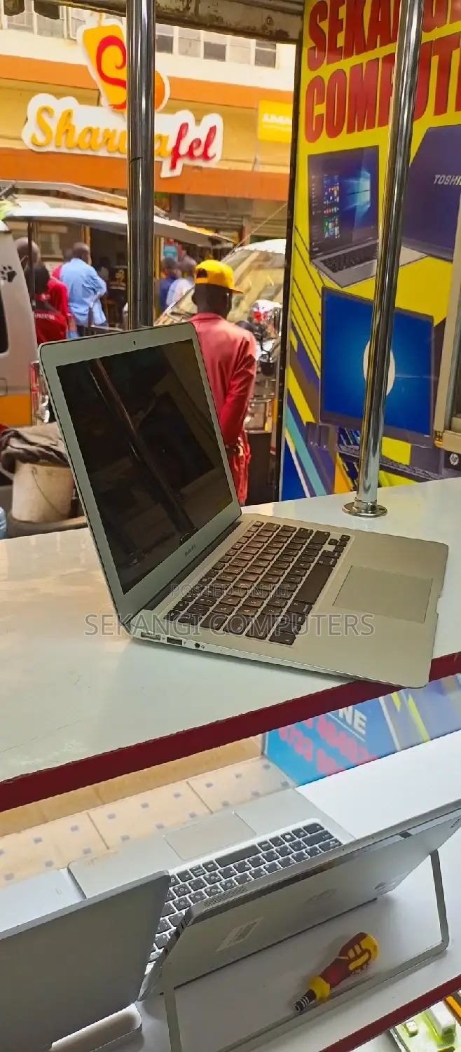 Laptop Apple MacBook Air 4GB Intel Core I5 SSD 250GB