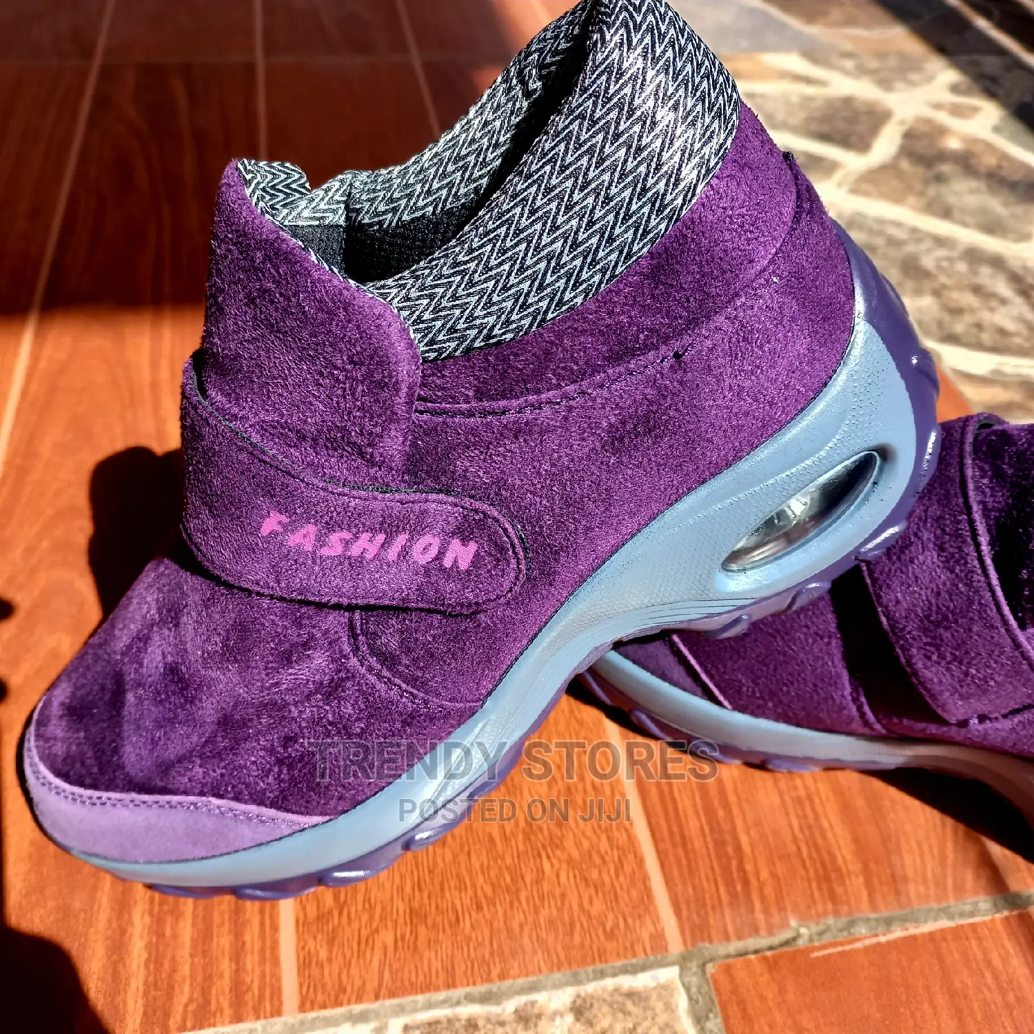Sneakers - Size 38