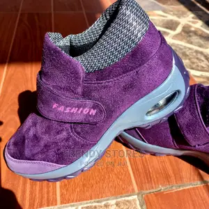 Sneakers - Size 38